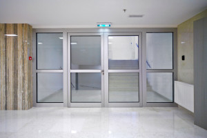 Protupožarna aluminijska zaokretna dvokrilna vrata